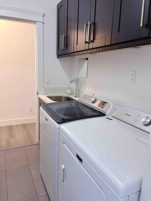 Si & Daniel Home Near Yvr Airport & Skytrain Separate Entry Free Parking Richmond Exteriör bild